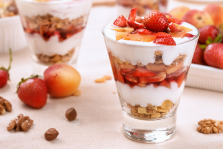 Слоеные трайфлы с клубникой и рикоттой