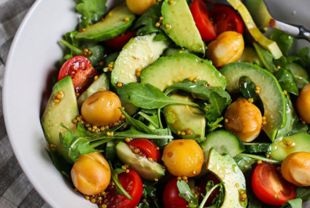 Салат с проволеттой и авокадо