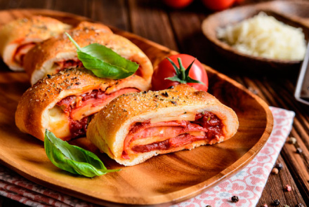 Стромболи с салями