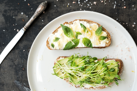 Брускетта с авокадо