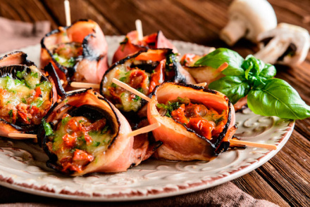 Шампиньоны в беконе