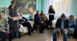 Частичка заботы: сотрудники Туровского молочного комбината подарили тепло в День пожилых людей